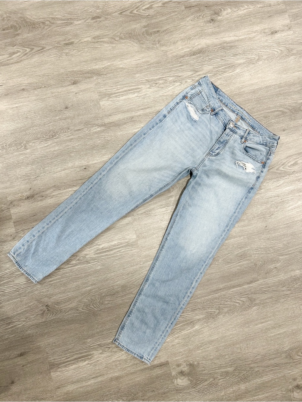 American Eagle Outfitters Light Blue Distressed High-Rise Jeans